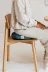 PPV-02.36DP_HiRes_PNG_RGB_VLUV_PIL+PED_LEIV_Dark Petrol_Mood_Sitting on chair_02